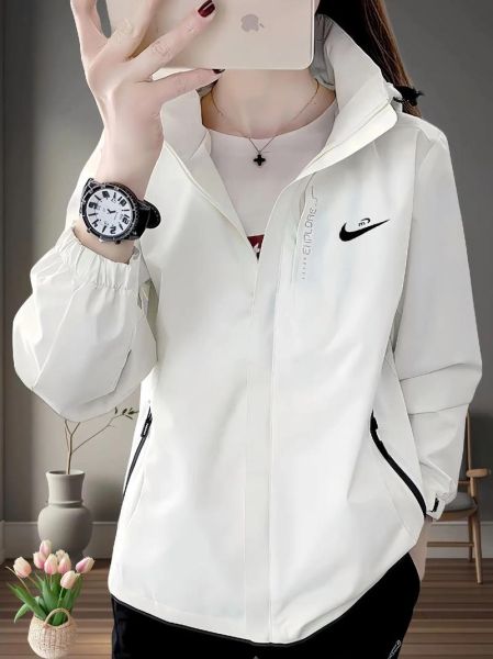 户外品牌女装哪个好_如何挑选功能与颜值兼顾的冲锋衣