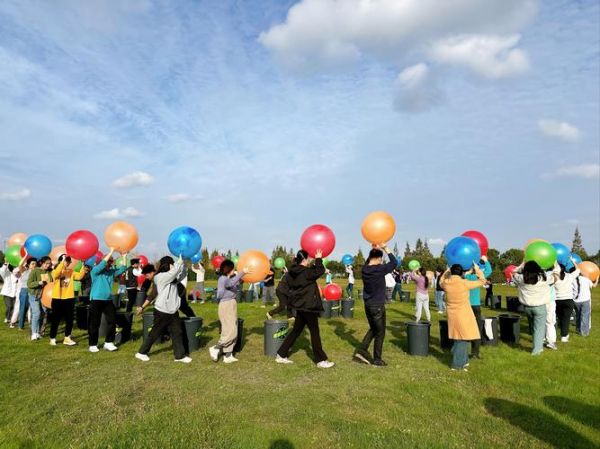 多人团建户外怎么玩_户外团建有哪些项目