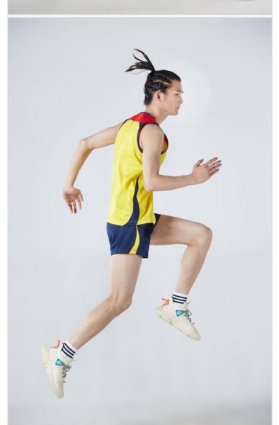 户外跑步衣服怎么选_跑步衣服什么牌子好