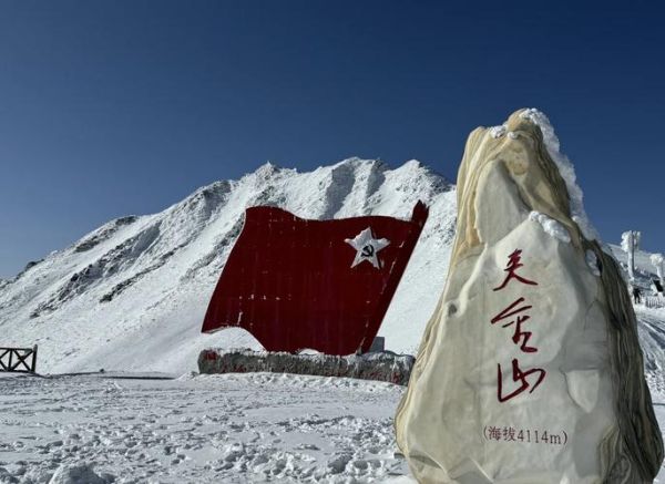 夹金山是高原吗_夹金山海拔多少米