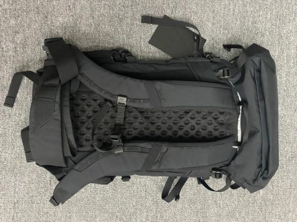 始祖鸟户外单肩包哪款好_始祖鸟单肩包怎么选