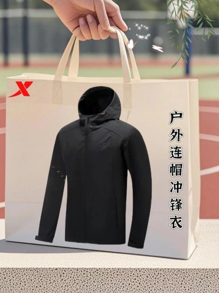 户外冲锋衣怎么选_防水透气指数多少够用