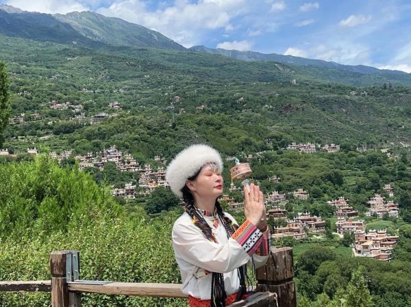 高原旅行照怎么拍_高原旅行照穿什么颜色衣服