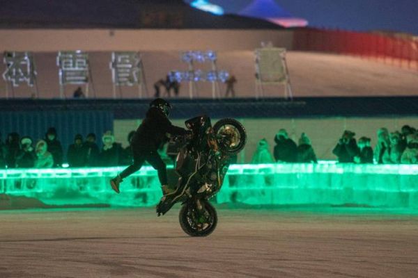 冰雪特技怎么做_冰雪特技安全吗