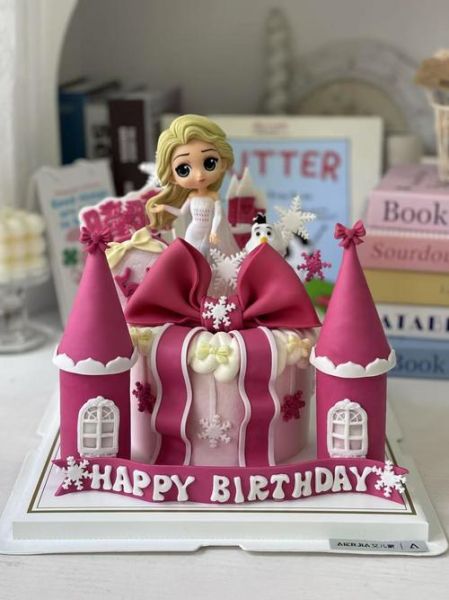 冰雪城堡蛋糕怎么做_冰雪城堡蛋糕需要哪些材料