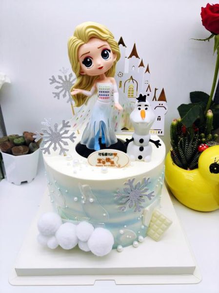 冰雪城堡蛋糕怎么做_冰雪城堡蛋糕需要哪些材料