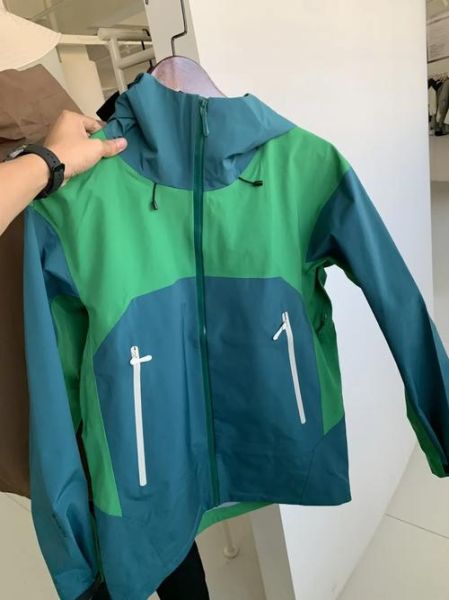 户外外衣怎么选_冲锋衣和软壳区别