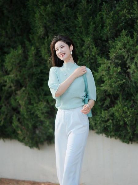 户外美女拍照穿什么_如何拍出自然感