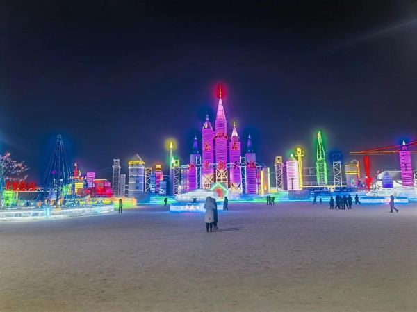 长春冰雪大世界门票多少钱_长春冬天去哪里玩雪