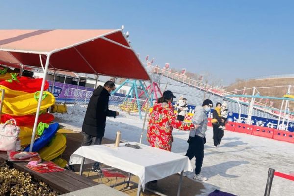 冰雪嘉年华自带棉袄吗_需要准备什么