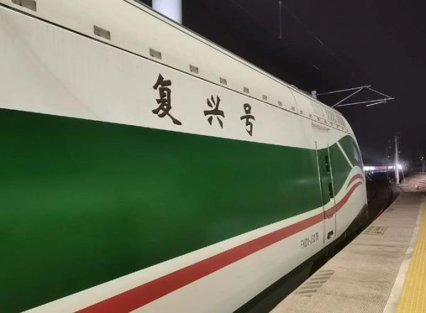 z162昆明至北京西列车时刻表_硬卧票价多少钱