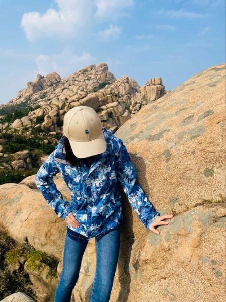 户外衣服平时可以穿吗_户外冲锋衣日常搭配