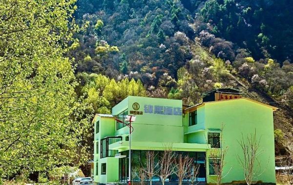 毕棚高原红酒店价格_毕棚沟住宿哪家好