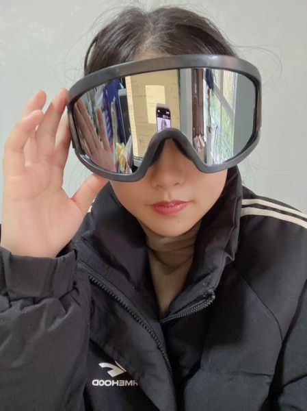 冰雪眼镜怎么选_滑雪镜防雾技巧